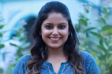 நடிகை சினேகா பால் அழகிய புகைப்படங்கள்