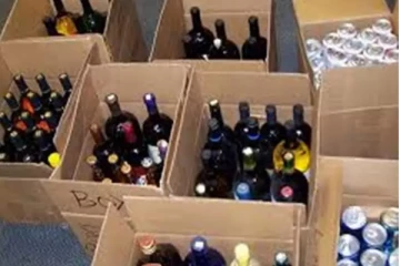 சாவகச்சேரியில் சட்ட விரோத மது விற்பனை - எழுவர் கைது
