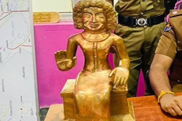 யாழில் சிக்கிய வவுனியாவில் திருடப்பட்ட பல லட்சம் மதிப்பிலான ஐம்பொன் சிலை! | Aimbon Idol Stolen In Vavuniya Trapped In Jaffna