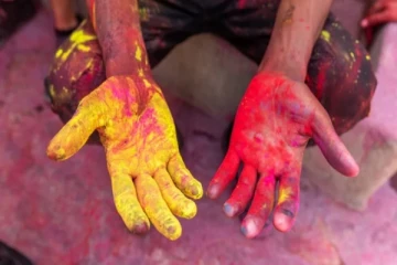 கத்திக் கூச்சலிட்டு ஹோலி கொண்டாடிய கும்பல்... கண்டித்த பெண் கல்லால் அடித்து கொலை! இந்தியாவில் பயங்கர சம்பவம்