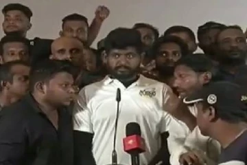 கோட்டாபய போல் ரணிலும் அரசாங்கமும் உடனடியாக பதவி விலக வேண்டும்: ஜனாதிபதி மாளிகையை முற்றுகையிட்ட போராட்டகாரர்கள்