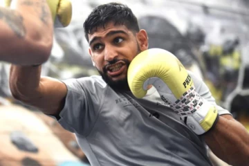 அமெரிக்கா விமானத்திலிருந்து அதிரடியாக வெளியேற்றப்பட்ட அமீர் கான்! விமானத்திற்குள் என்ன நடந்தது?