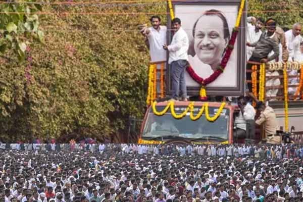 இறுதிச்சடங்கின் போது 30 லட்ச ரூபாய் மதிப்புள்ள நகைகள் திருட்டு | 30 Lakh Stolen At Ajit Pawars Funeral