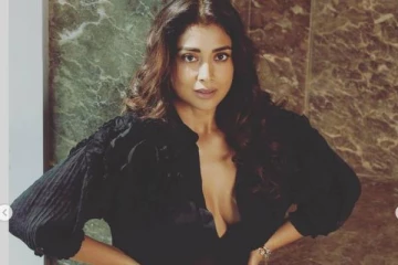 40 வயதில் படுக்கையறை புகைப்படத்தை லீக் செய்த நடிகை ஸ்ரேயா சரண்.. வாய்ப்பிளக்கும் ரசிகர்கள்..