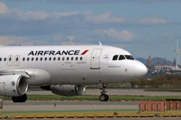 நடுவானில் உயிரிழந்த விமானப்பயணி: பொலிஸ் விசாரணை துவக்கம்