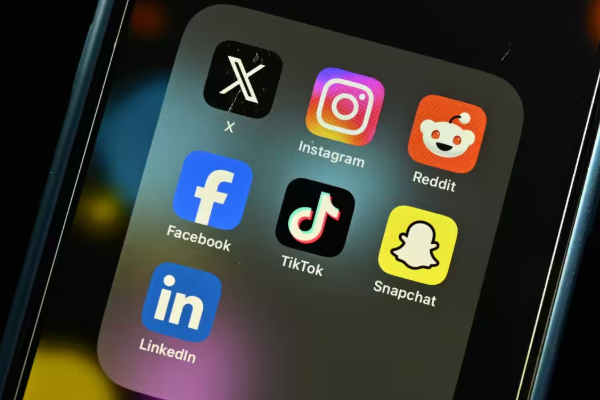 சமூக ஊடகங்கள் தொடர்பிலான விதிகளை கடுமையாக்கும் சுவிட்சர்லாந்து | Swiss Tightens Social Media Rules சமூக ஊடகங்கள் தொடர்பிலான விதிகளை கடுமையாக்கும் சுவிட்சர்லாந்து | Swiss Tightens Social Media Rules