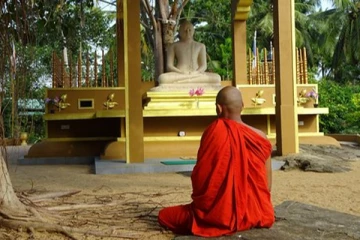 புத்தர் சிலையைத் திருடிய மூவர்