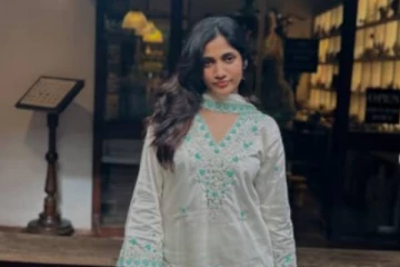 டிரண்ட்டி லுக்கில் கலக்கும் நடிகை லாஸ்லியா!! புகைப்படங்கள் இதோ...