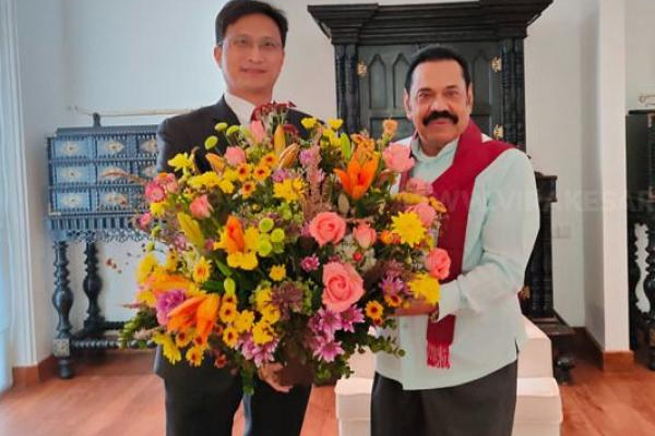 முன்னாள் ஜனாதிபதி மஹிந்தவை அடிக்கடி சந்திக்கும் முக்கிய நபர்; நடப்பது என்ன? | Chinese Ambassador Who Often Meets Mahinda Home