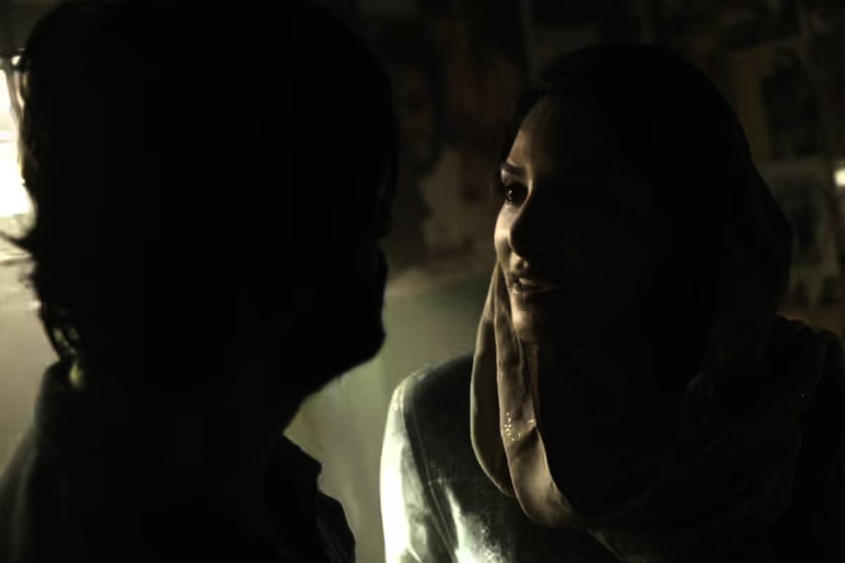 சம்மருக்கு வயசு மூத்த நடிகையுடன் ஜாலியாக தீவுக்கு பறந்த வாரிசு நடிகர்.. | Actor Son Enjoys Summer Holiday With Young Heroine