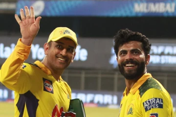 கேப்டன் பதவியில் இருந்து தோனி விலகியது ஏன்? - வெளியான அதிர்ச்சி தகவல்