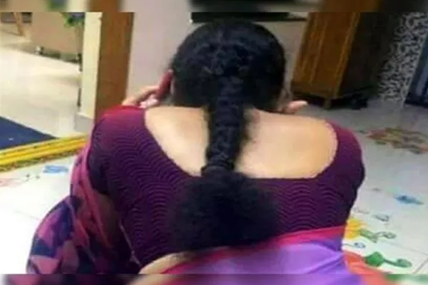மூன்று குழந்தைகளையும் கணவனையும் கைவிட்டு யாழ் காதலனுடன் பெண் மாயம்! | Woman Disappears With Boyfriend In Jaffna மூன்று குழந்தைகளையும் கணவனையும் கைவிட்டு யாழ் காதலனுடன் பெண் மாயம்! | Woman Disappears With Boyfriend In Jaffna