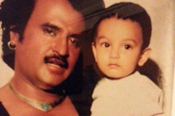 ரஜினிகாந்த் கையில் இருக்கும் இந்த முன்னணி பிரபலம் யார் தெரியுமா? தெரிஞ்ச ஷாக் ஆகிடுவீங்க!