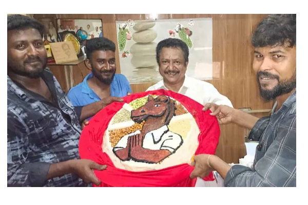 செஸ் ஒலிம்பியாட் ; 44 கிலோ எடைக்கொண்ட தம்பி இட்லி - அசத்திய தமிழகர்கள் | Chess Olympiad 44 Kg Thambi Italians