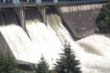 சீரற்ற வானிலை காரணமாக தப்போவ நீர்த்தேக்கத்தின் வான் கதவுகள் திறப்பு