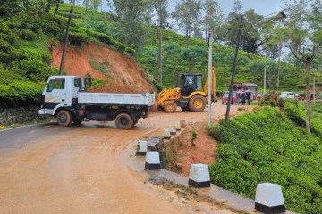 ஹட்டன் பிரதான வீதியில் மண்சரிவு - போக்குவரத்து பாதிப்பு