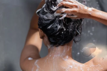 யாழில் மாணவி குளிப்பதை மறைந்திருந்து காணொளி எடுத்த இளைஞன்!