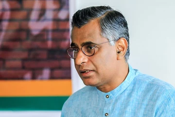 அரசாங்கம் உள்நாட்டில் பல பில்லியன் ரூபா கடனை செலுத்த வேண்டியுள்ளது! சம்பிக்க தகவல்