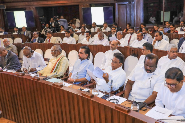 அச்சத்துடன் காலத்தை நகர்த்தும் ரணில்! சுமந்திரன் வெளியிட்ட தகவல் | Ranil Left The Meeting Due To The Demand Tna
