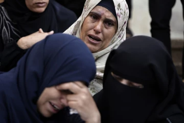 இஸ்ரேலின் ஈவிரக்கமற்ற தாக்குதலில் 21 பெண்கள் உட்பட 33 பேர் பலி