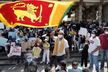 கடனை செலுத்த கால அவகாசம் கேட்கும் இலங்கை அரசு..!