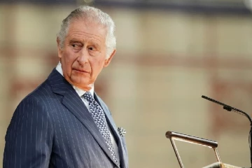 கனடிய மக்களுக்காக பிரார்த்தனை செய்யும் மன்னர்