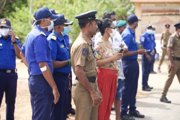 விடுமுறையில் சென்ற கடற்படை அதிகாரியின் மோசமான செயல்