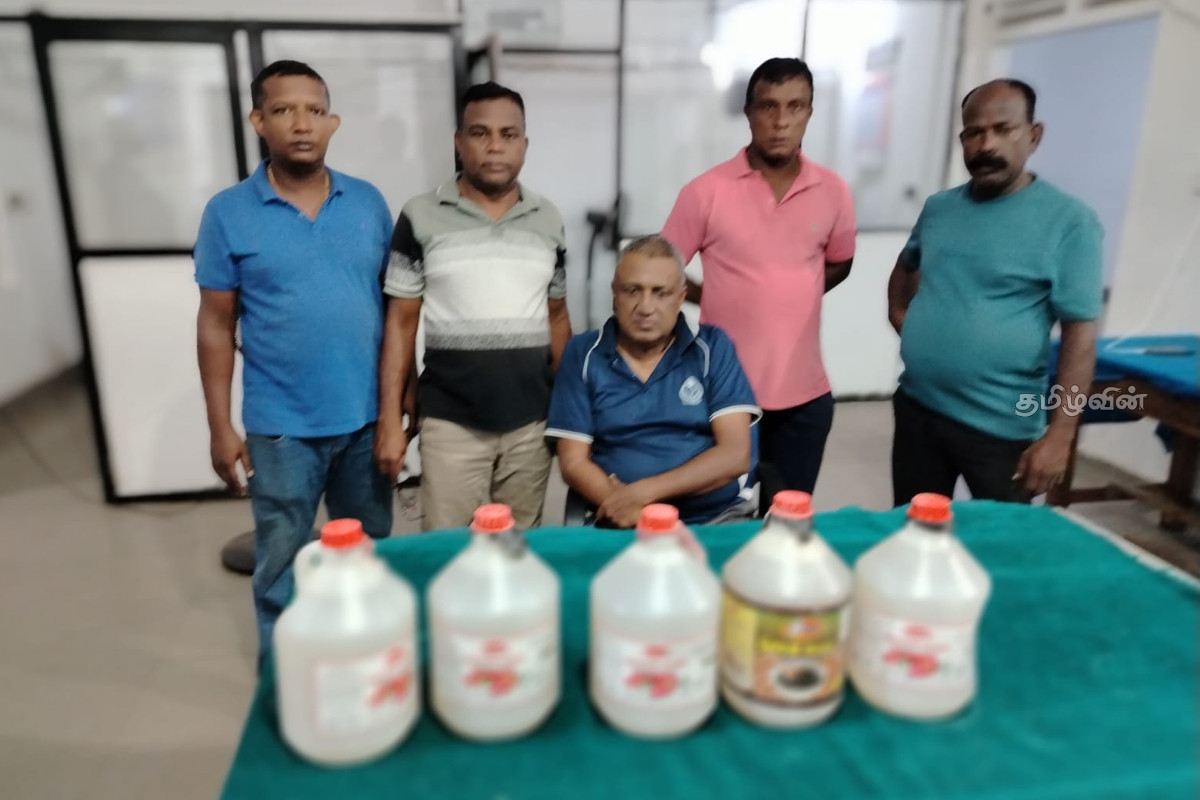 சம்மாந்துறையில் சட்டவிரோத மதுபான விற்பனையில் ஈடுபட்டு வந்த நபர் கைது | Illegal Sale Of Illicit Liquor Sammanthurai சம்மாந்துறையில் சட்டவிரோத மதுபான விற்பனையில் ஈடுபட்டு வந்த நபர் கைது | Illegal Sale Of Illicit Liquor Sammanthurai