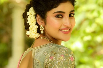 கண்ணான கண்ணே மீராவாக நடிக்கும் நிமிஷிகாவா இப்படி.. கிளாமரான மொட்டை மாடி டான்ஸ் வீடியோ