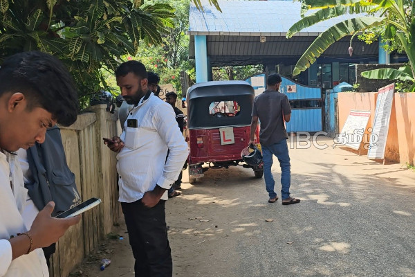 உயர் பாதுகாப்பு வலயம் ஆகியதா யாழ்.மோட்டார் போக்குவரத்து திணைக்களம்? | Jaffna Motor Traffic Department New Issue