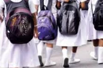 පාසල් බෑග් සහ සපත්තු මිල ගැනත් තීරණයක්..