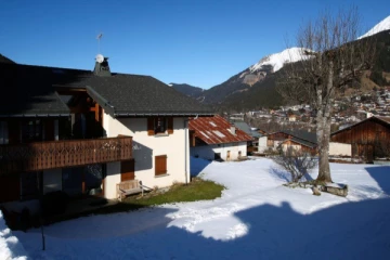 பனிச்சறுக்குக்காக பிரான்ஸ் வந்த 16 பிரித்தானிய இளைஞர்களுக்கு கொரோனா: உள்ளூர் மக்களுக்கு ஆத்திரத்தை ஏற்படுத்தியுள்ள சம்பவம்