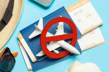 மாணவர்களை தண்டித்த ஆசிரியருக்கு பயணத் தடை