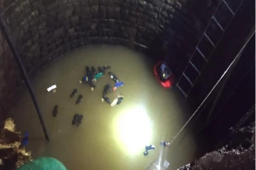 குழந்தையை காப்பாற்ற முயன்று கிணற்றில் விழுந்த கிராம மக்கள்! மீட்புப்பணி தீவிரம்