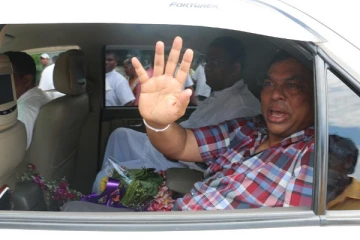 நாட்டை விட்டு வெளியேறிவிட்டாரா பசில்!
