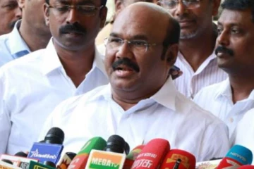 தேர்தல்  நடத்தை விதிமுறைகளை  திமுகவினர் கடைபிடிப்பதில்லை : முன்னாள் அமைச்சர் ஜெயக்குமார்