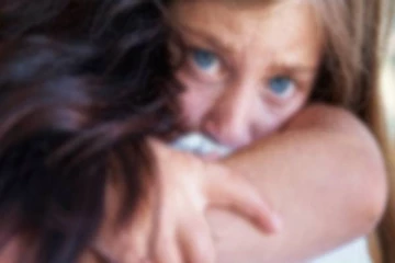 இலங்கையில் போதைப்பொருள் கொடுத்து சிறுமியிடம் தகாத முறையில் நடந்த நபர்கள் கைது