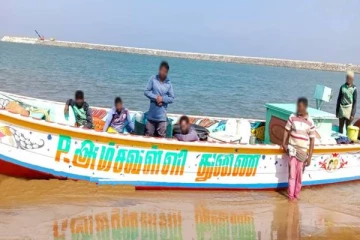 நடுக்கடலில் தமிழக மீனவர்கள் மீது கொடூர தாக்குதலை நடத்திய இலங்கை கடற்படை!