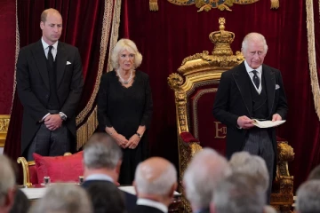 பிரிட்டனின் புதிய மன்னராக  மூன்றாம் சார்ல்ஸ் அதிகாரபூர்வப் பதவியேற்பு