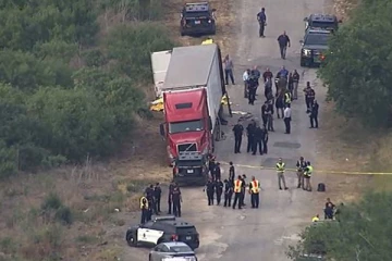 அமெரிக்காவில் டரக்கில் இருந்து 42 சடலங்கள் மீட்பு; பரபரப்பை ஏற்படுத்திய சம்பவம்