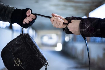 அடகுவைத்த காணியை மீட்க வழப்பறி; சிக்கிய சகோதரர்கள்!