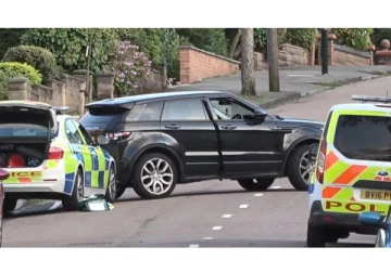 பிரான்சில் காரில் சென்ற பெண்ணுக்கு திருடனால் நேர்ந்த நிலை! ஒரு விரலை நிரந்தரமாக இழந்த பரிதாபம்