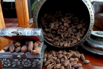 அடிக்கடி ஏலக்காய் டீ குடிச்சா என்ன நடக்கும்னு தெரிஞ்சுக்கலாமா?