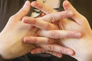 உங்களுக்கு விரல்களை நெட்டி முறிக்கும் பழக்கம் உள்ளதா? இன்றே கைவிடவும்.. ஆபத்தை ஏற்படுத்தும்