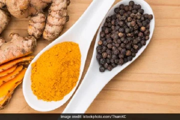 கொரோனாவால் பாதிக்கப்பட்டிருந்தால்... மஞ்சள், மிளகை சாப்பிட சொல்வது ஏன்?