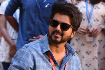 தளபதி விஜய்யின் சம்பளம் இத்தனை கோடிகளா, ரஜினியை பின்னுக்கு தள்ளினார்