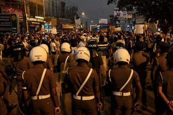 மே 9 திகதி வன்முறைகள்: மனித உரிமை அறிக்கையால் சிக்கலில் காவல்துறை! | May 9 Violence Police Trouble Human Rights Report