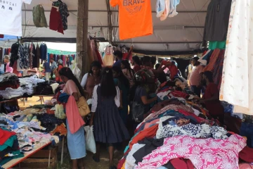 யாழின் வர்த்தக விழா- உங்கள் கைக்கு ஏற்ற விலையில் பொருட்கள் விற்பனை