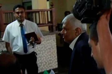 ரணில் விக்ரமசிங்க இலஞ்ச ஊழல் விசாரணை ஆணைக்குழுவில்