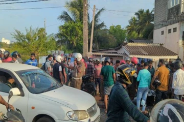 தமிழர் பகுதியில் பயங்கர விபத்து... மூவர் வைத்தியசாலையில் அனுமதி!